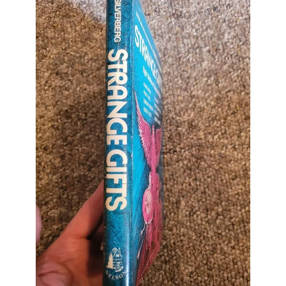 Strange Gifts: Eight Stories of Science Fiction (BCE) by Robert‎ A. Silverberg